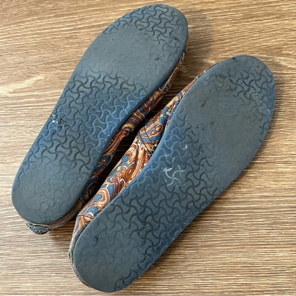 Toms Paisley Slip-On Flats - Picture 8 of 11